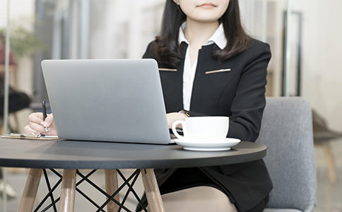 剛開始創(chuàng)業(yè)，注冊公司還是注冊個體工商...